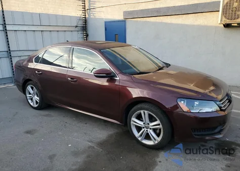 2014 Volkswagen Passat Se z USA, uszkodzony, nr VIN 1VWBT7A30EC060560